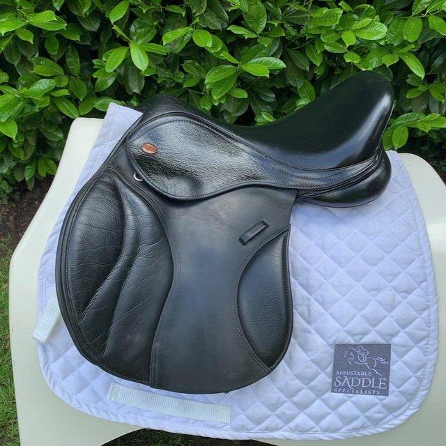 Preview of the first image of Kent & Masters 15.5" S-Series Pony Jump saddle (S3174).