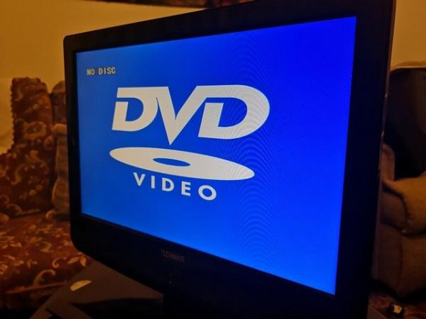 Image 3 of Technika 19 inch LCD HD TV/DVD combi