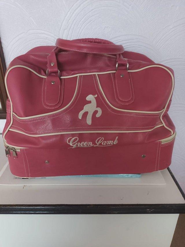 Preview of the first image of NEW LOVELY LADIES GOLF BAG, WITH ZIP COMPARTMENT FOR SHOES.