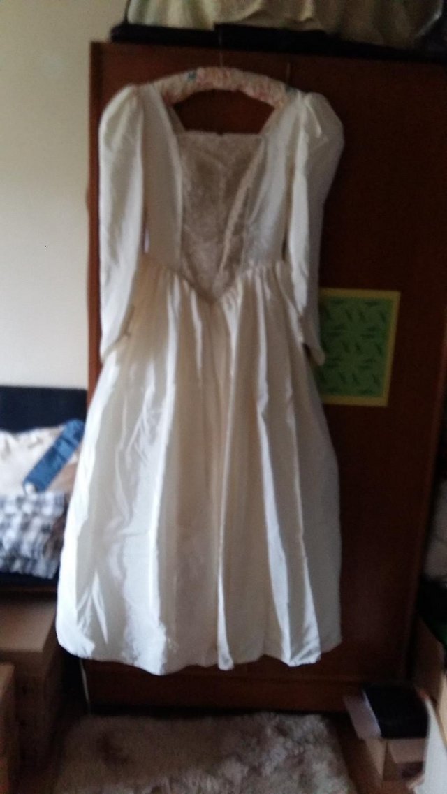 Preview of the first image of Wedding dress from 1997. Size 12-14 UK.