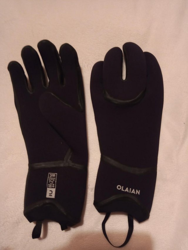 Preview of the first image of Neoprene gloves open water swimming.