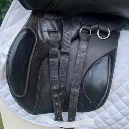 Image 2 of Kent & Masters 17 inch Original Flat-Back saddle