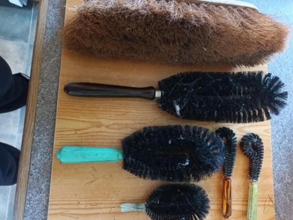 Image 2 of SELECTION OF BRUSHES AND ONE BROOM HEAD