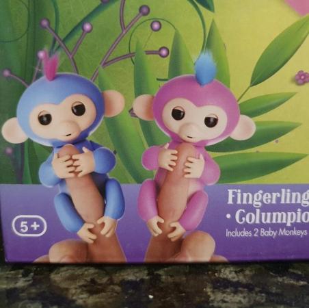 Image 3 of Fingerlings monkey bar play set & 2 baby monkeys