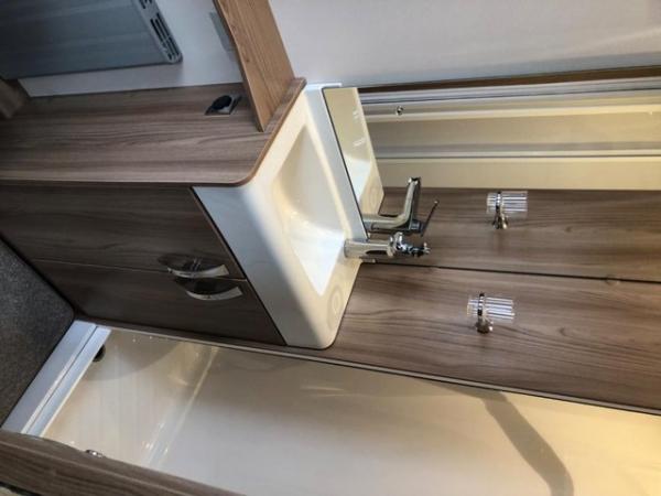 Image 13 of 2017 SWIFT CHALLENGER 580 ALDE,FIXED ISLAND BED,STUNNING CON