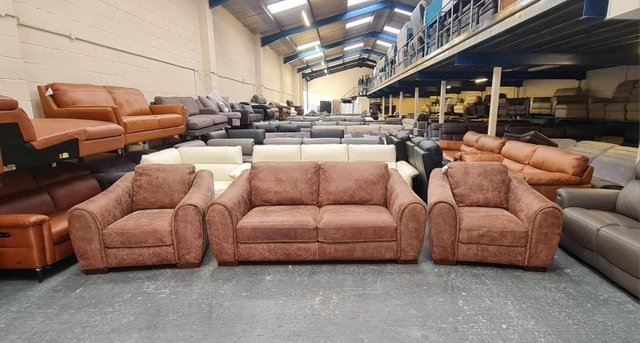 Preview of the first image of Galleria utah tan leather 2,5 seater sofa and 2 armchairs.