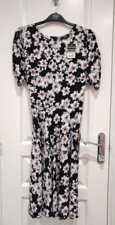 Image 1 of New Wallis Black Floral Summer Lightweight Dress Size 14