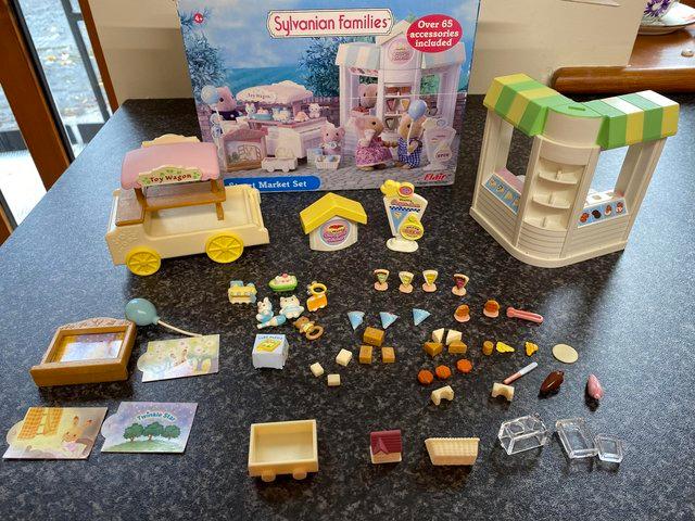 Preview of the first image of Sylvanian Family street market ( boxed).