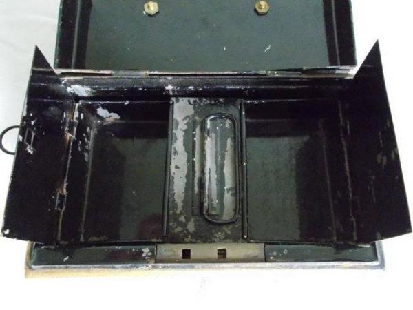 Image 5 of Old 3 compartment shop cash money box