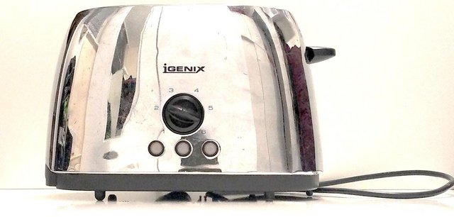 Preview of the first image of Igenix Stainless Steel 2 bread Slice electric toaster.