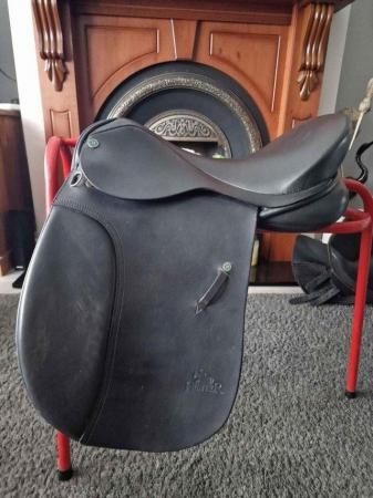 Image 2 of 16 1/2 inch saddle black Hunter