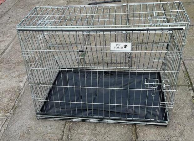 Image 1 of Dog crate for BMW1 Series