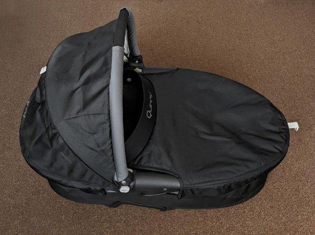 Preview of the first image of Black Quinny Dreami Carrycot / Bassinet     J11.