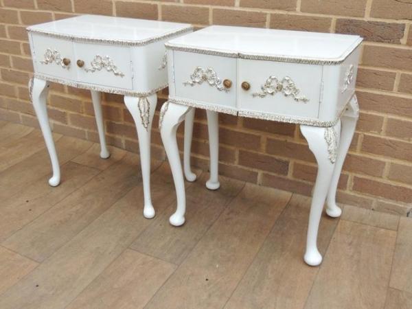 Image 9 of Pair of Queen Anne Glossy Bedside Tables (UK Delivery)