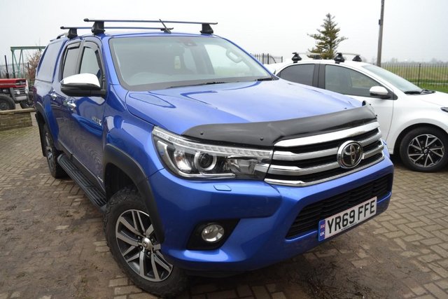 Preview of the first image of Toyota Hilux 2019 with canopyAuto 4x4 & TB &Thule roofbars.