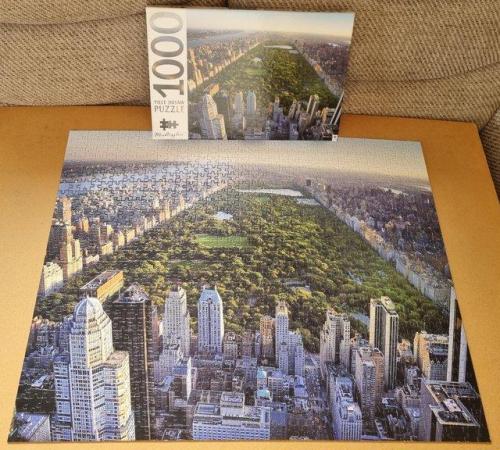 Image 3 of 1000 piece jigsaw called MANHATTAN NEW YORK, by MINDBOGGLERS