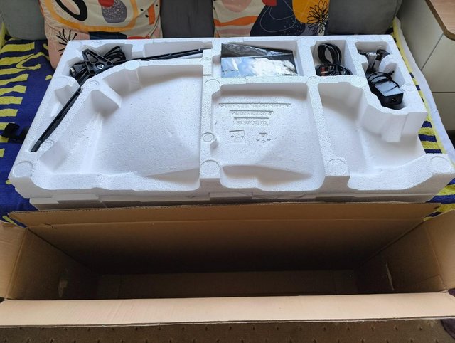 MSI G32CQ4 E2 31.5 Inch Curved Gaming Monitor — photo 3 of 3