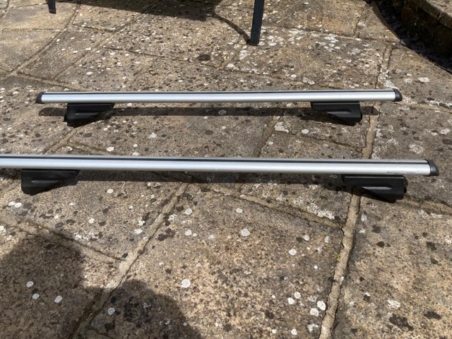 Preview of the first image of Car roof bars used on a Skoda Kamiq..