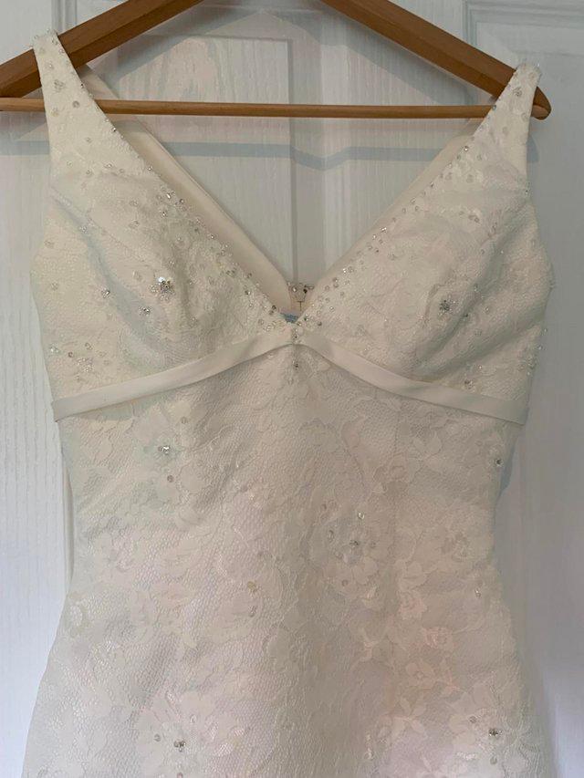 Preview of the first image of Charlotte Balbier ivory lace wedding dress - size 6-8.
