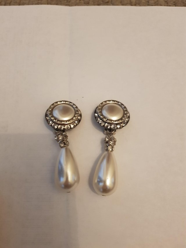 Preview of the first image of 1950s faux pearl earrings.
