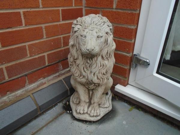 Image 2 of LION GARDEN STATUE - Large & Very Heavy !!