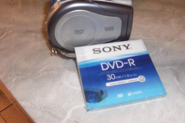 Image 1 of cannon dvd camcorder with charger