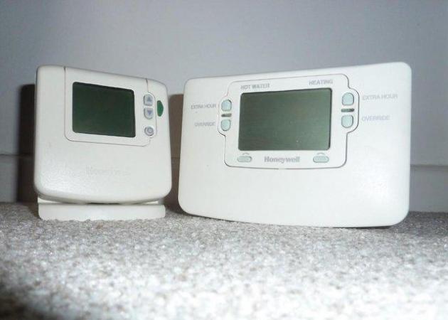 Image 2 of Honeywell Heating Programmer and Room Thermostat