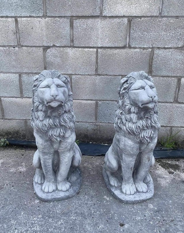 Preview of the first image of Two very large sitting lions.