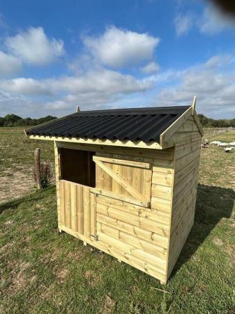Image 2 of Mini stable with wooden floor
