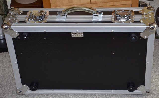Image 6 of SPIDER PEDALBOARD FLIGHT-CASE - Large size 6” X 17” X 27”