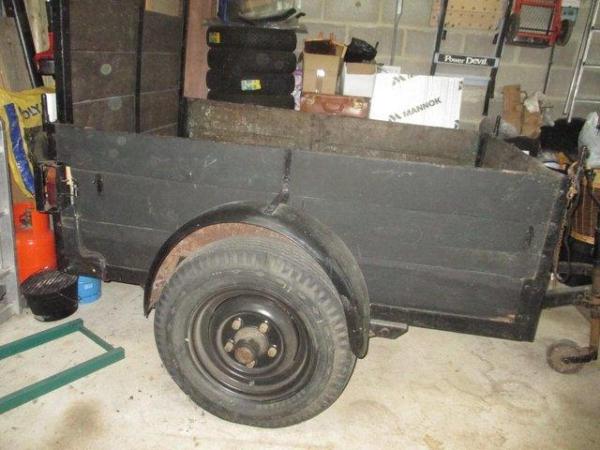Image 3 of Heavy duty trailer with spare wheel