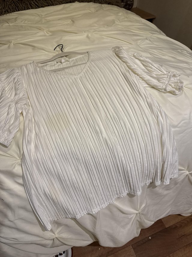 Very pretty ladies top L non crease — Clothing & Accessories in Wickford