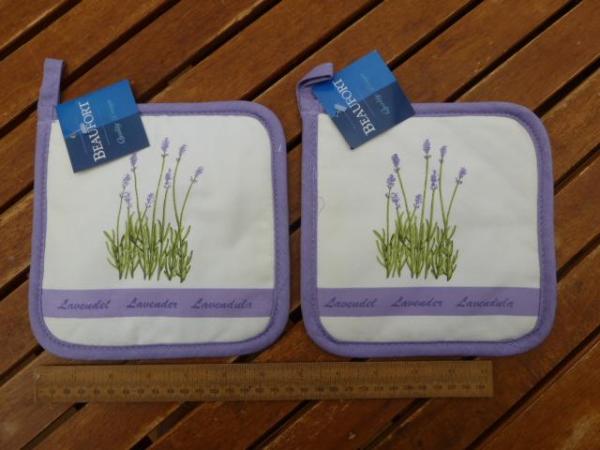 Image 1 of Attractive lavender themed oven mits........................
