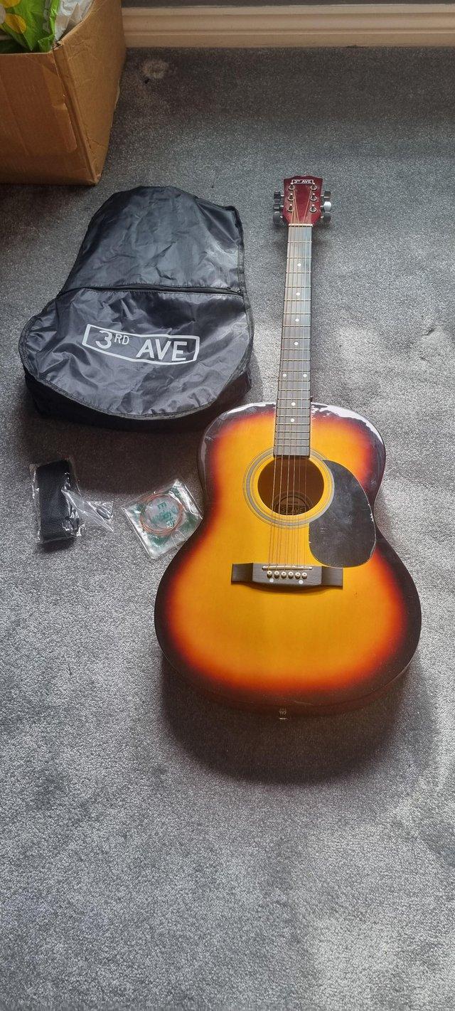 Preview of the first image of Guitar for sale, ideal for beginner.