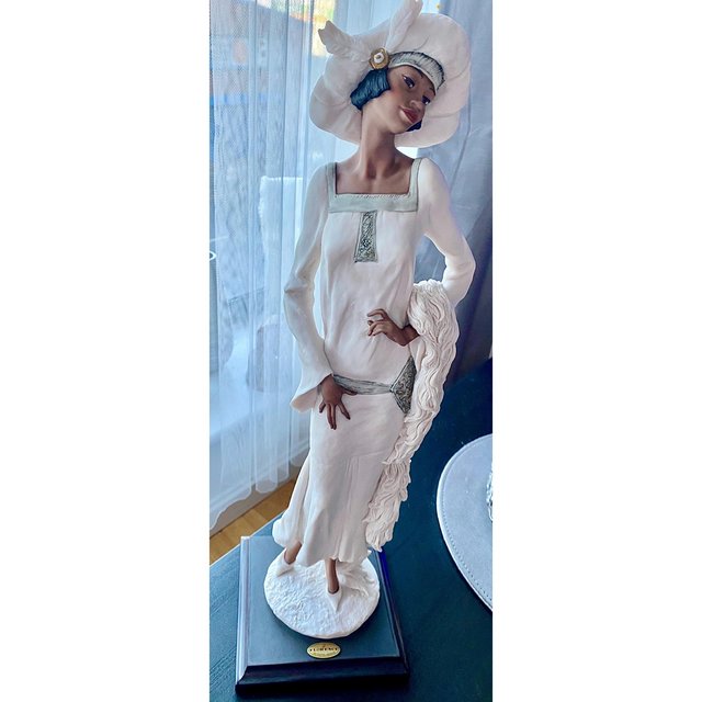 Preview of the first image of Giuseppe Armani Figurine, Florence, Lady Tracy (1998).
