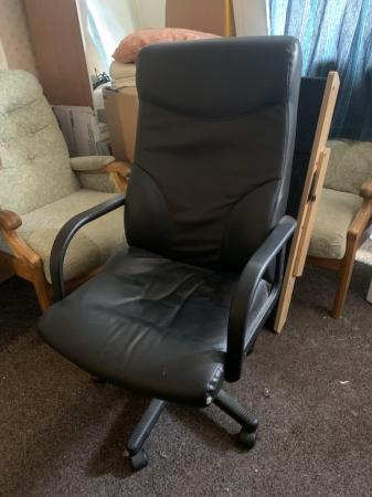 Image 1 of Black Office chair with adjustable seat
