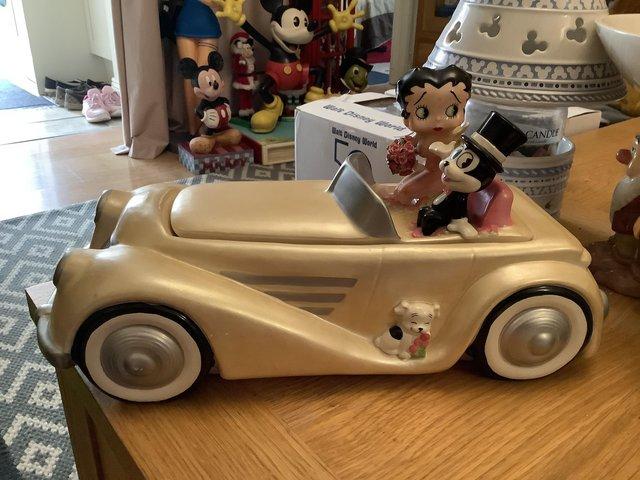 Preview of the first image of Betty Boop In 1930 Car & Bimbo’Bed Of Roses’Collectible Figu.