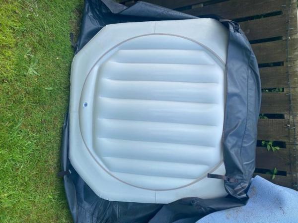 Image 3 of INTEX hot tub verry good condition