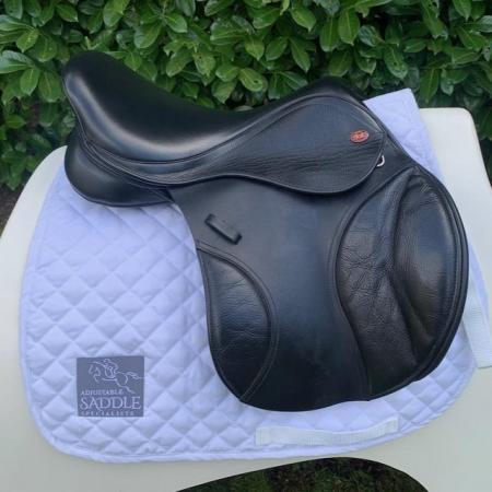 Image 8 of Kent And Masters 15.5 s series pony jump saddle