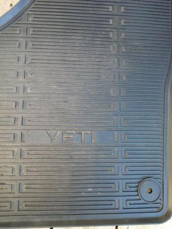 Image 2 of Skoda Yeti genuine rubber mats