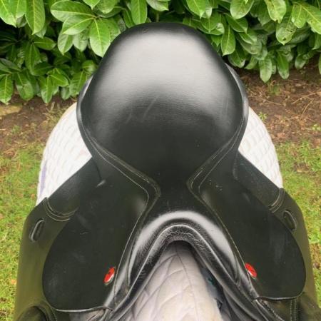 Image 5 of Thorowgood T8 17.5 inch jump  saddle