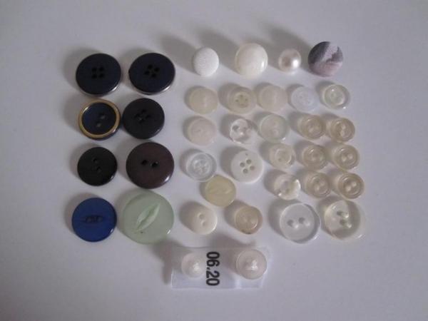 Image 3 of Assortment of buttons 115