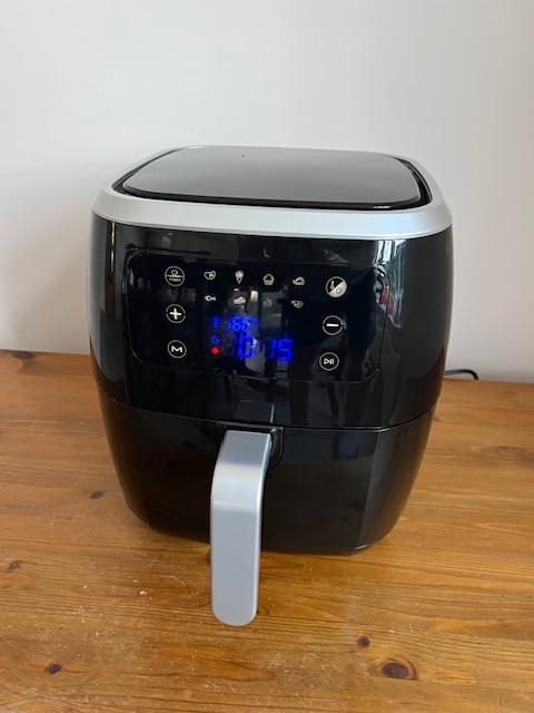 Preview of the first image of Amazon Basics 6 litre Air Fryer.