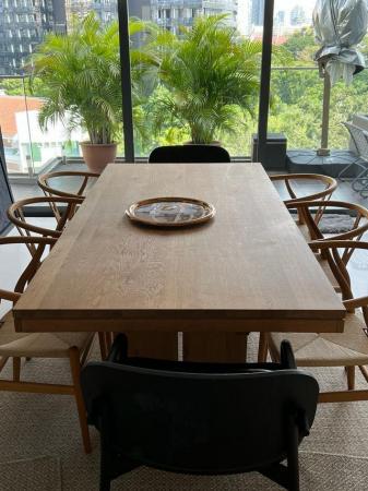 Image 1 of Expandable dining table in solid oak wood with 6 chairs