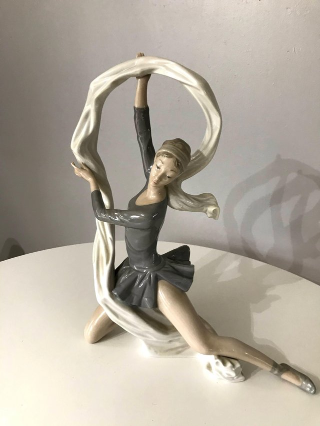 Preview of the first image of Lladro NAO Dancer With Veil.