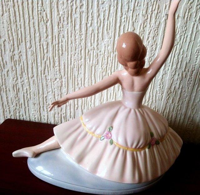 Preview of the first image of Ballerina (Jamar Mallory) Figurine.