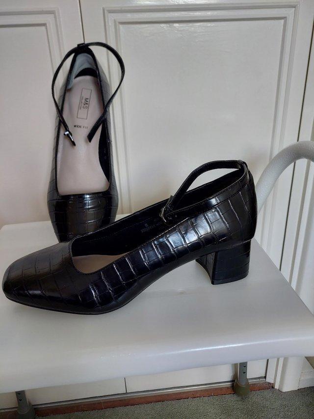 Preview of the first image of Marks & Spencer Black Patent Court Shoes.