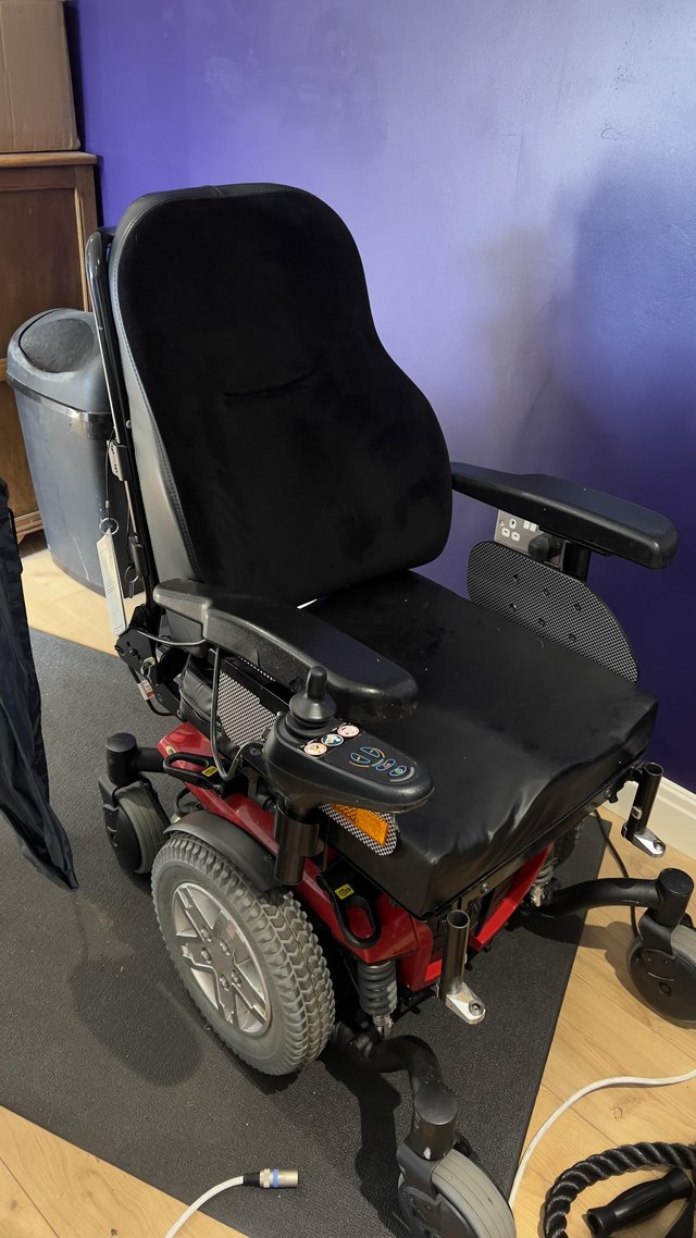 Preview of the first image of Pride Quantum Q4 4mph electric wheelchair.