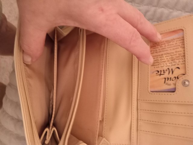 Preview of the first image of Genuine guess purse beige colour.