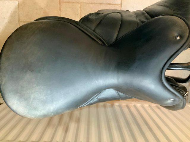 Preview of the first image of Black WOW general purpose saddle.